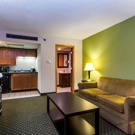 Quality Inn & Suites Moline - Quad Cities Buitenkant foto