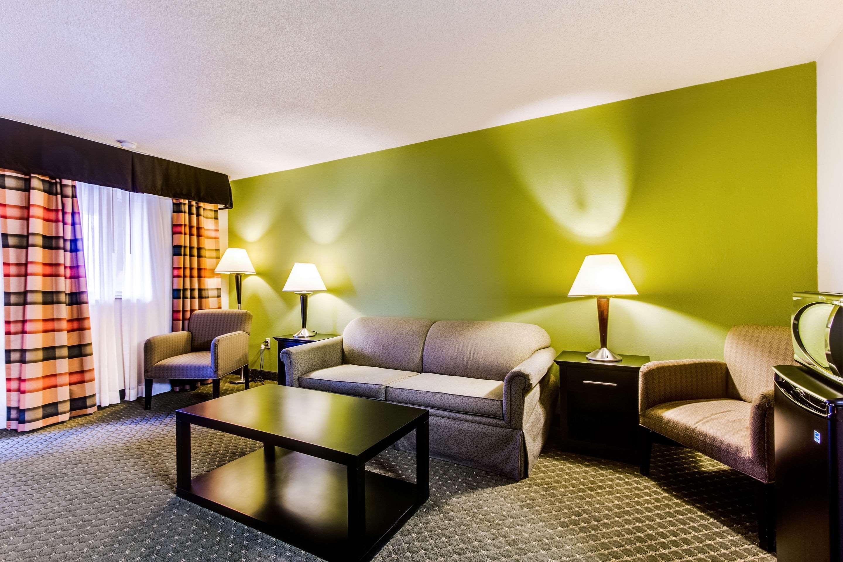 Quality Inn & Suites Moline - Quad Cities Buitenkant foto