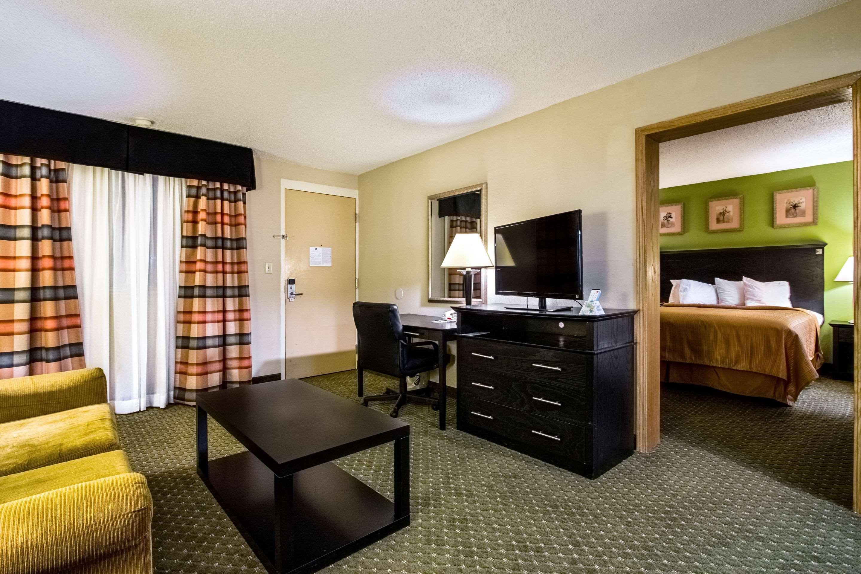 Quality Inn & Suites Moline - Quad Cities Buitenkant foto