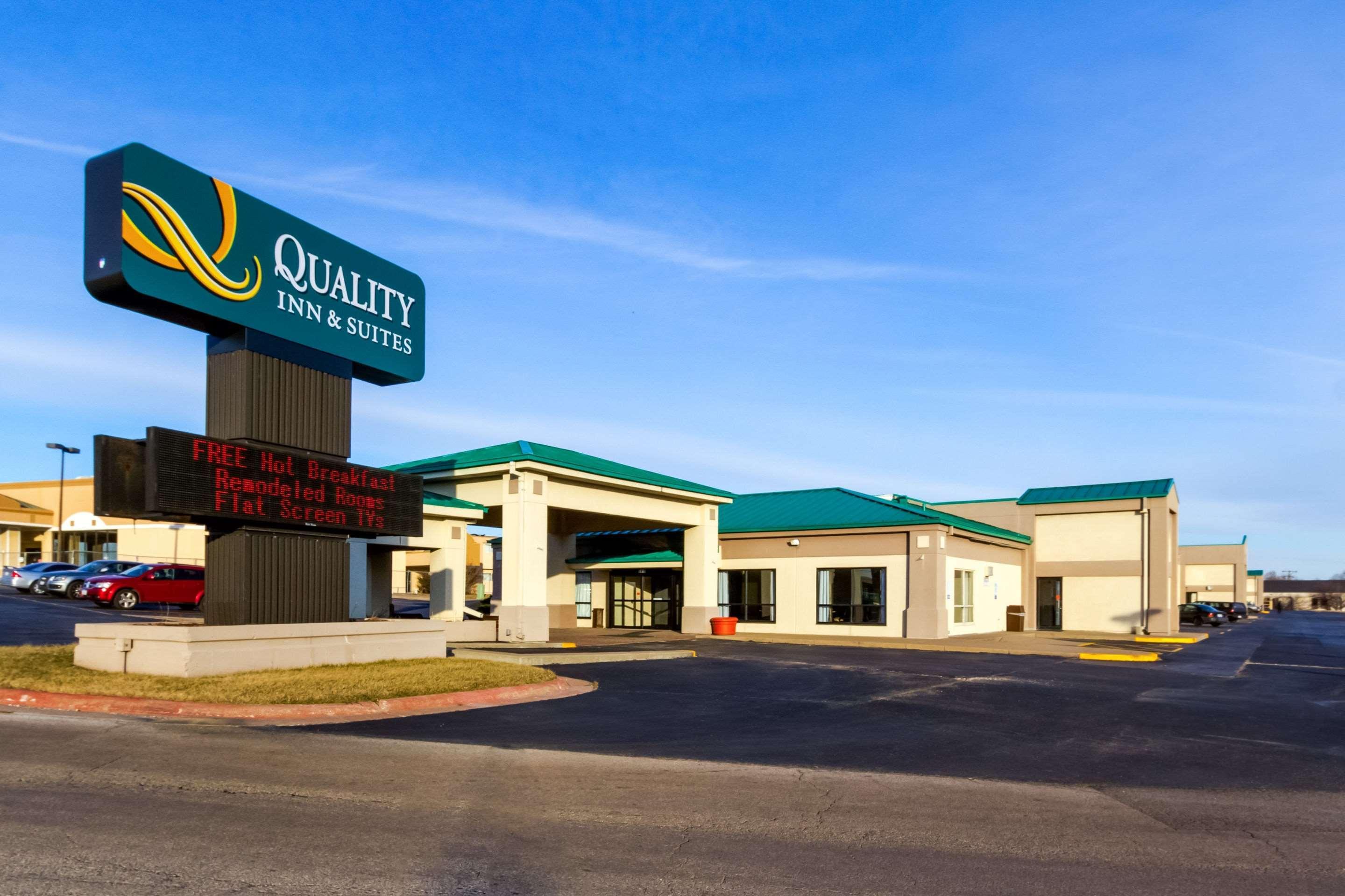 Quality Inn & Suites Moline - Quad Cities Buitenkant foto