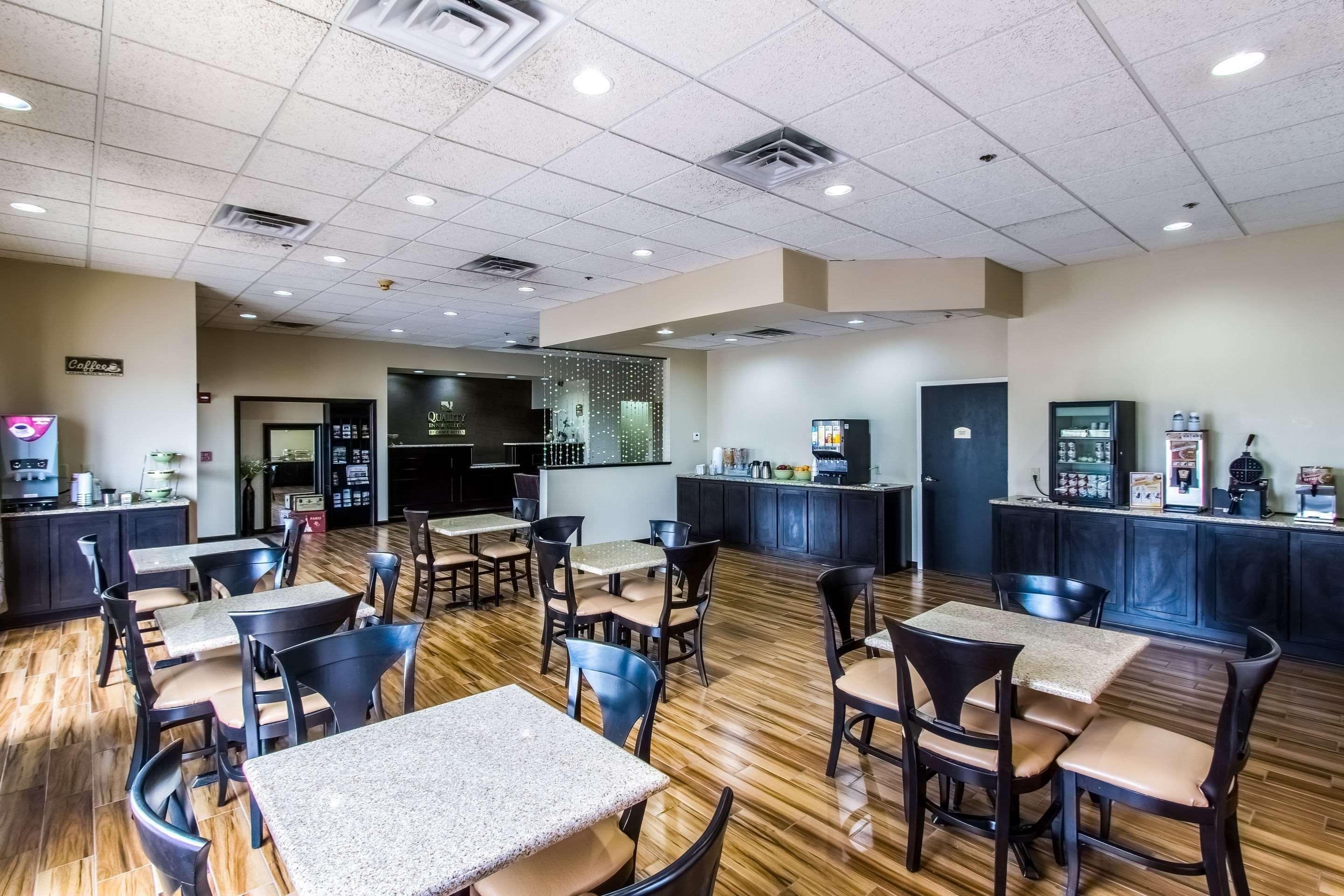 Quality Inn & Suites Moline - Quad Cities Buitenkant foto