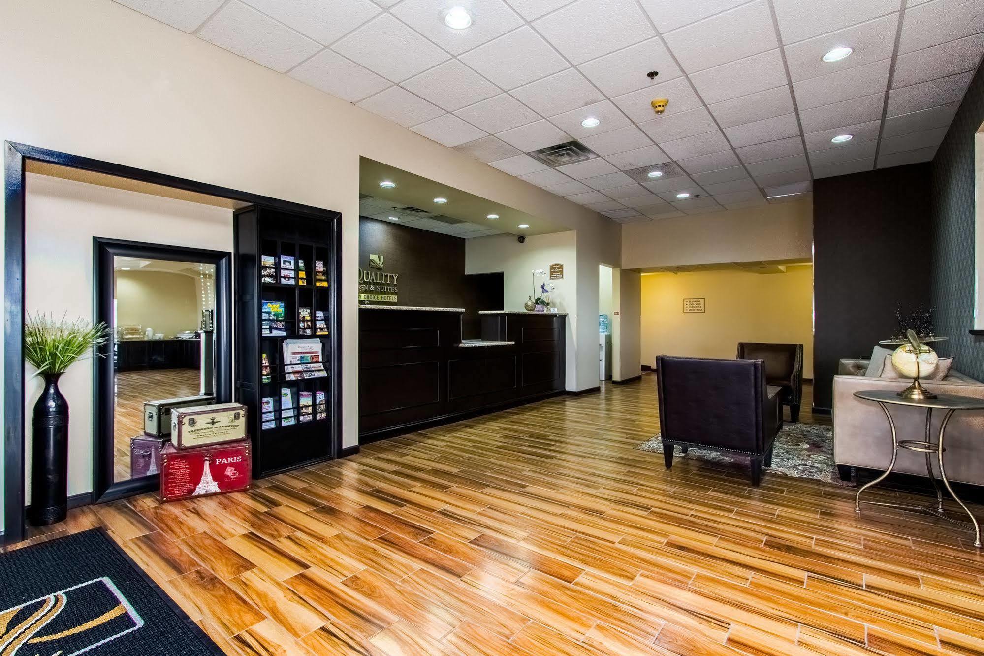 Quality Inn & Suites Moline - Quad Cities Buitenkant foto