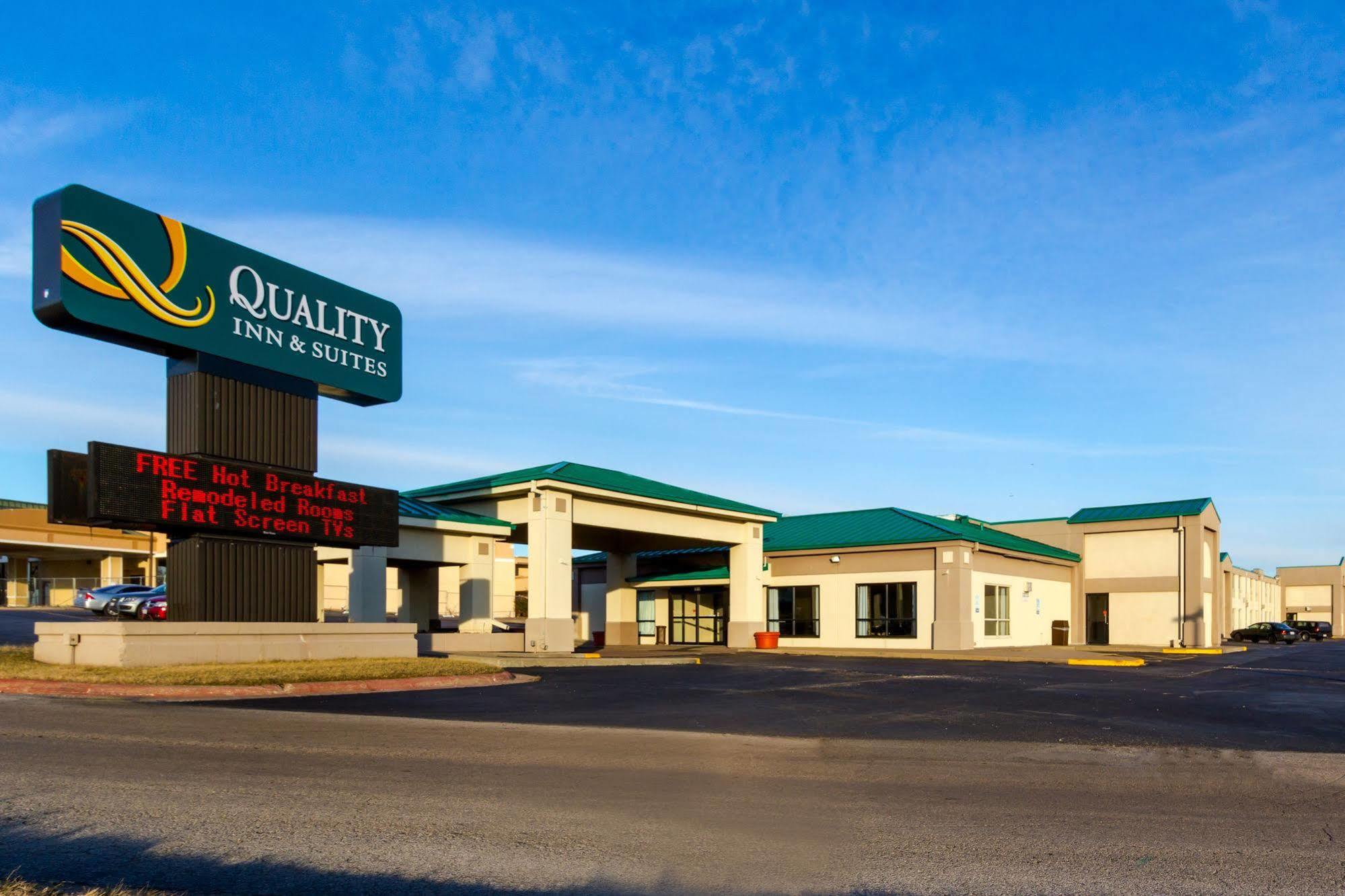 Quality Inn & Suites Moline - Quad Cities Buitenkant foto